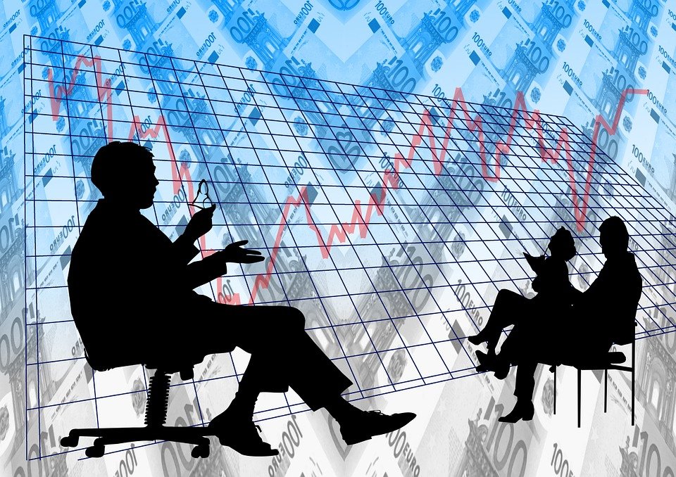 El Ibex 35 rebota un 0,77% hasta el 10.262 y presiona resistencias
