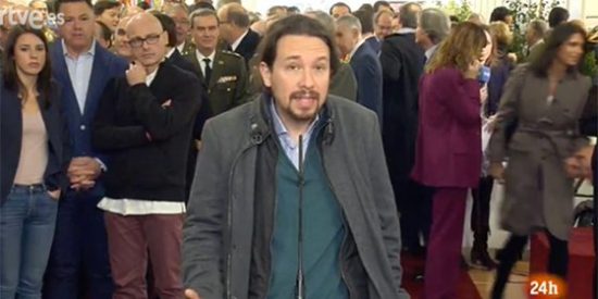 El tremendo rid&iacute;culo de Iglesias en la entrada del Congreso: "&iexcl;Vete a Bruselas con Puigdemont!