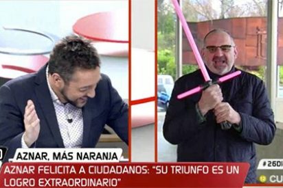 El 'friki' Ant&oacute;n Losada quiere ser como Rufi&aacute;n y vuelve a sacar su espada l&aacute;ser rosa