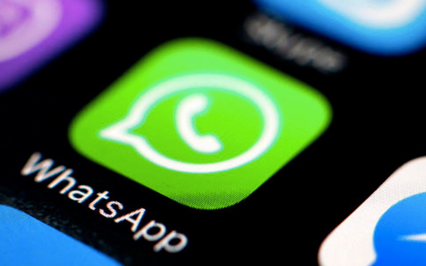 &iquest;Sabes c&oacute;mo felicitar el a&ntilde;o a todos tus contactos con un solo mensaje de WhatsApp?