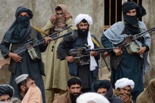 Caos en Afganist&aacute;n: talibanes y fuerzas turcomanas se enfrentan a balazos