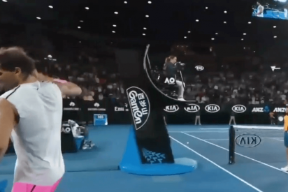 Rafa Nadal muy cabreado por tener que retirarse lesionado en el Open de Australia