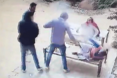 As&iacute; asesinan a tiros a una indefensa anciana en la puerta de su casa en la India