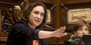 El PSC ajusta cuentas con la antisistema Ada Colau y tumba sus presupuestos por sorpresa