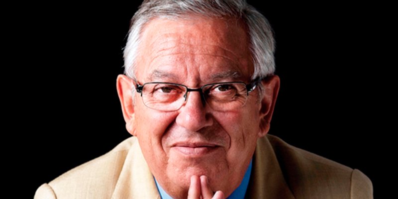 Le cae la del pulpo al progre Fernando Jáuregui por intentar petarla en la Cabalgata de Vallecas