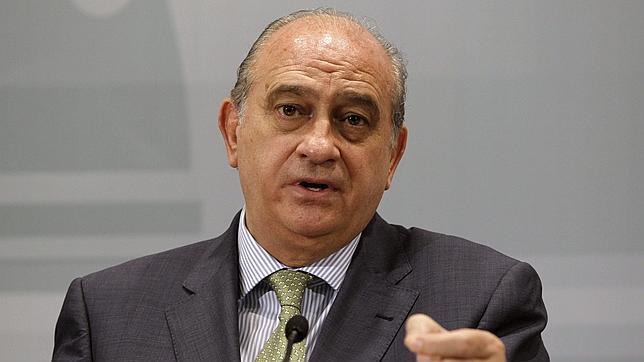 El exministro Jorge Fernández Díaz se recupera en el hospital La Princesa tras sufrir un infarto