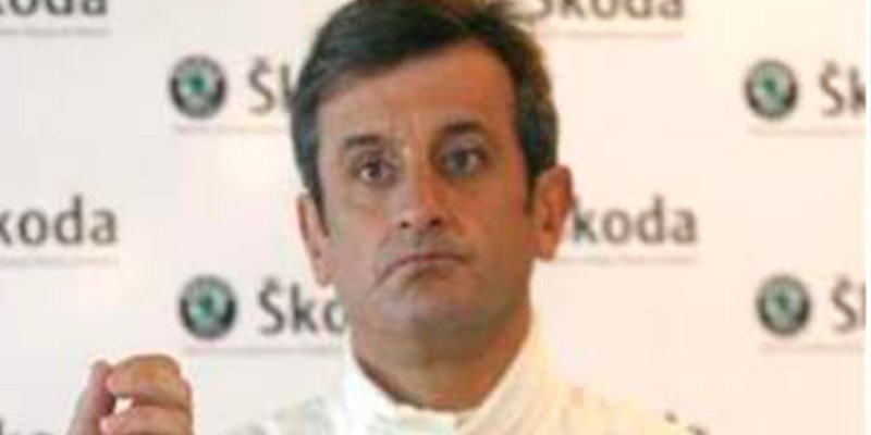 Operado de urgencia el copiloto Luis Moya, tras sufrir tres aneurismas cerebrales