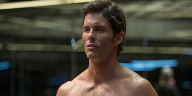 James Marsden interpreta el papel de un robot en la serie de ciencia ficción WestWorld