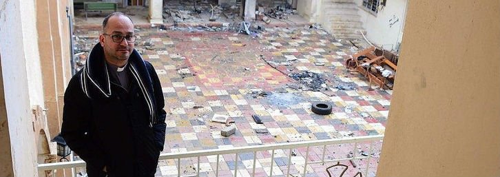 Padre Salar Kajo: "La Iglesia es la &uacute;nica que se ha movilizado para reconstruir estos pueblos"