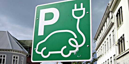 Coche el&eacute;ctrico: &iquest;Cu&aacute;nto cuesta realmente cargar el veh&iacute;culo en casa?