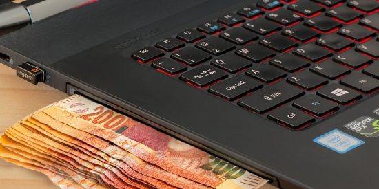 El Ibex 35 baja un 1,44% y cierra en 10.064 puntos, el m&iacute;nimo del a&ntilde;o
