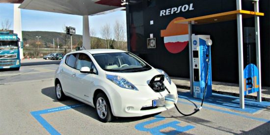 Coche el&eacute;ctrico: C&oacute;mo, cu&aacute;ndo y d&oacute;nde recargar tu veh&iacute;culo