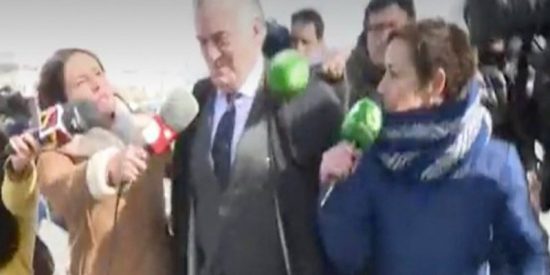 La incansable Cristina Pardo hace re&iacute;r incluso a Luis B&aacute;rcenas con su pregunta