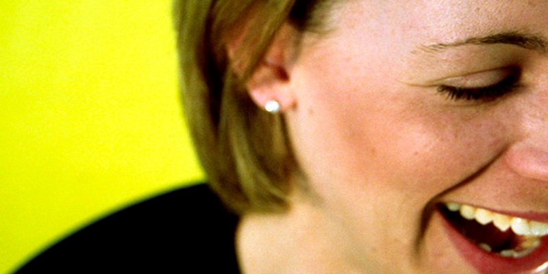 Las personas que se r&iacute;en de s&iacute; mismas tienen mayor bienestar psicol&oacute;gico