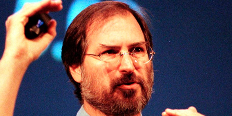 Steve Jobs, un hombre sin veh&iacute;culo propio y con faltas de ortograf&iacute;a, que triunf&oacute;