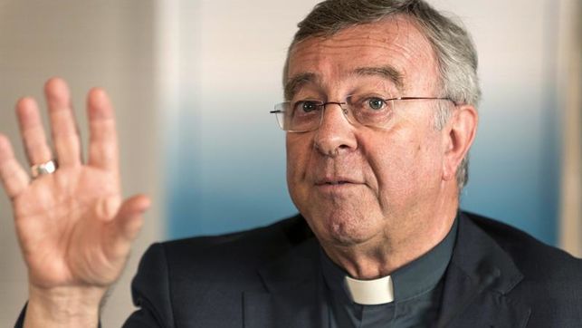 El machismo de un obispo que presume de dialogante