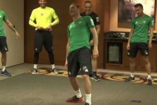 Para partirse de risa: el jueguecito en el vestuario de un equipo de Primera que hace furor en la red