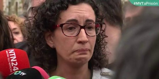 La llorica Rovira tira de 'suprema' cobard&iacute;a y anuncia por carta que planta al juez Llarena