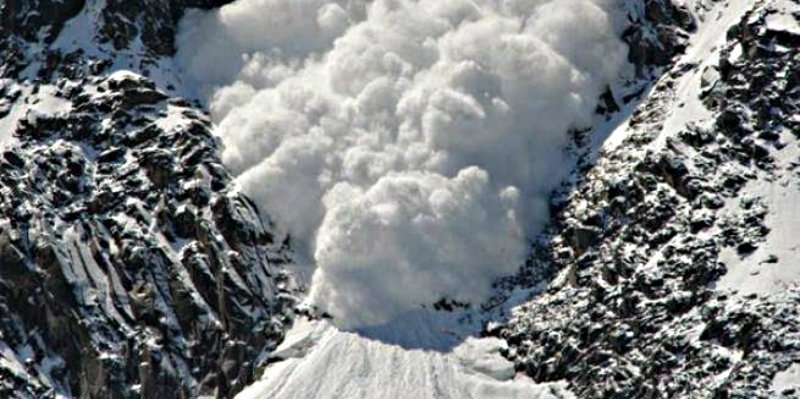 Mueren dos esquiadores españoles aplastados bajo un alud de nieve en ...