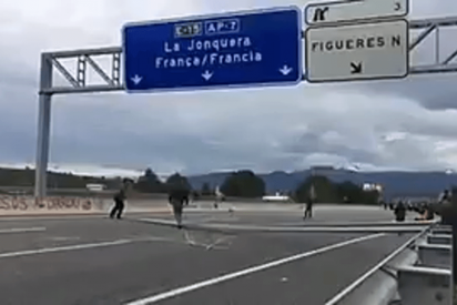 Con dos huevos: as&iacute; acaban unos camioneros rumanos con la 'fiesta' golpista en la AP-7