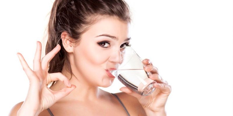 Los espa&ntilde;oles no cumplimos con beber dos litros diarios de agua