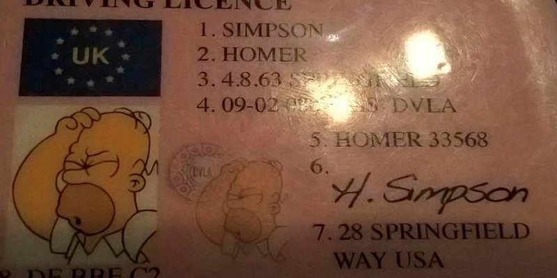 Este hombre se hace pasar por Homer Simpson para evitar una multa