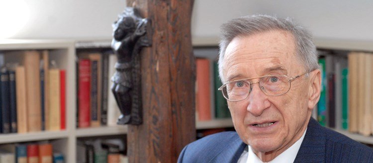 &iquest;Qu&eacute; es lo que irrita a Benedicto XVI del profesor H&uuml;nermann?