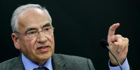 El viejo dinosaurio Alfonso Guerra tiene cuerda para rato y tritura a dentelladas a Pedro Sánchez y Pablo Iglesias