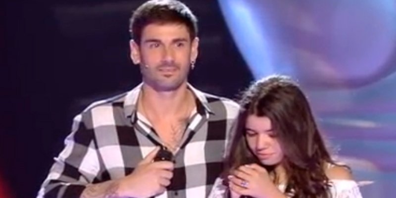 Una chica del p&uacute;blico sorprende a Melendi en 'La Voz Kids'