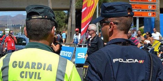 Polic&iacute;as y guardias civiles ganar&aacute;n 561 y 720 euros m&aacute;s al mes tras la equiparaci&oacute;n con los mossos catalanes