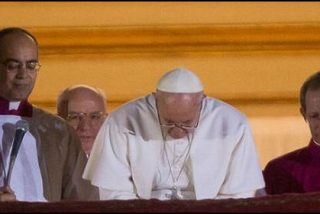 Francisco: un Papa amado por todos... y con los enemigos dentro