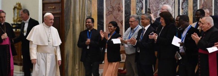 El Papa exige a los l&iacute;deres mundiales "un pacto global sobre los refugiados y por una migraci&oacute;n segura"