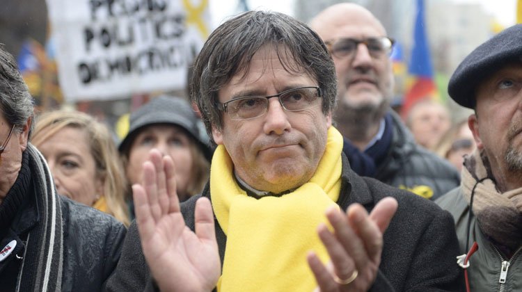 Carlos Herrera: "Quieren darle un juguete a Puigdemont para que se entretenga y d&eacute; un golpe de Estado"