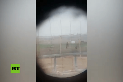 As&iacute; dispara este francotirador israel&iacute; a un palestino y sus compa&ntilde;eros lo celebran