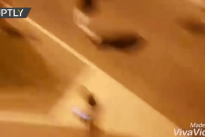 Este hombre se enfrenta a 9 polic&iacute;as con una motosierra