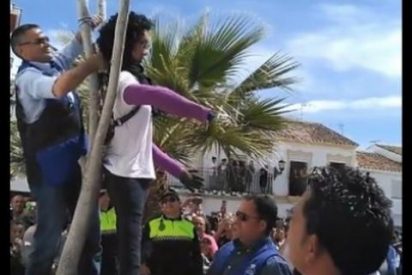 'Venganza' y escarnio en un pueblo de Sevilla contra la asesina de Gabriel, a tiros en la plaza p&uacute;blica