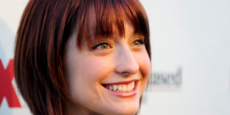 Detienen a Allison Mack, actriz de 'Smallville', acusada de tr&aacute;fico sexual