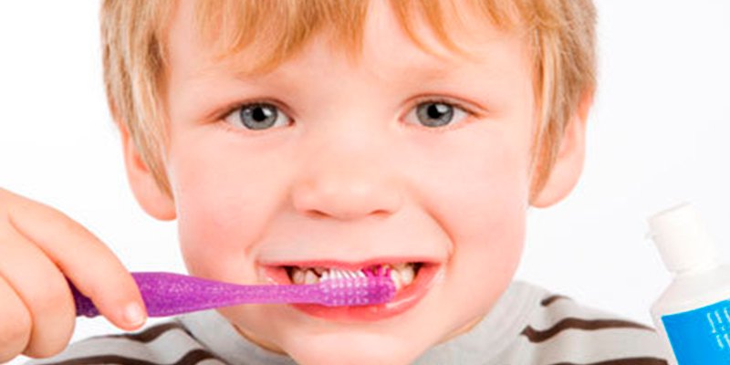 &iquest;C&oacute;mo deben cepillarse los dientes tus hijos?