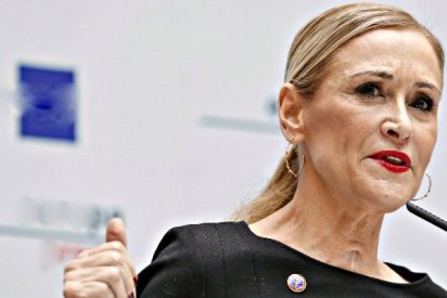 La desmemoriada Cifuentes se queja del trato que le da una Telemadrid que ella misma entregó al enemigo