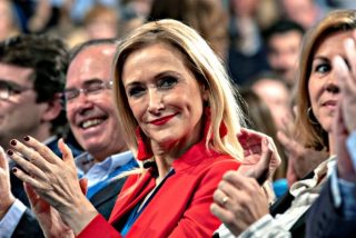 Cifuentes, del esca&ntilde;o al plat&oacute;: tiene sobre la mesa dos suculentas ofertas para televisi&oacute;n