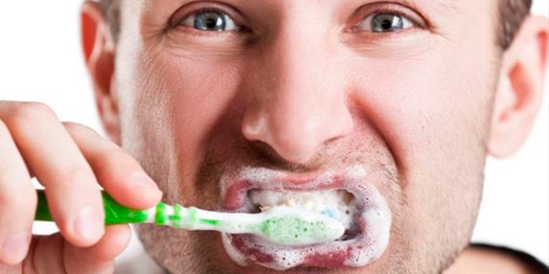 ¿Sabes que llevas toda la vida lavándote mal los dientes?