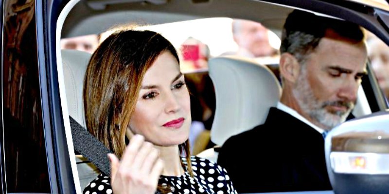 A la Corona española, el Rey, la Reina y toda la familia, les han 'hecho un Sálvame'