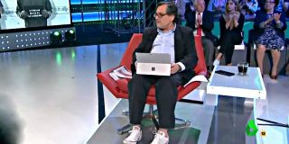 'LaSextaNoche': Paco Marhuenda provoca el cachondeo en Twitter por sus zapatillas