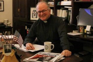 Los republicanos fuerzan la dimisión del capellán de la Cámara de Representantes de EEUU