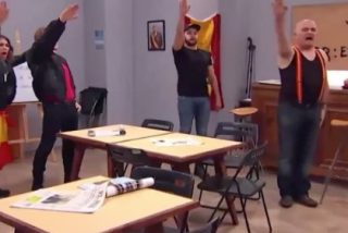 El inadmisible ultraje de TV3 a la Polic&iacute;a Nacional con los CDR mano en alto