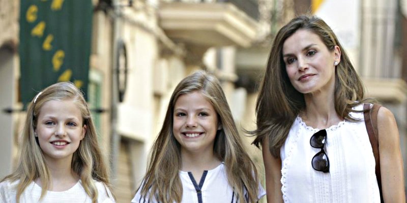 La lista de conductas prohibidas que ha escrito una estricta reina Letizia para sus dos sufridas hijas