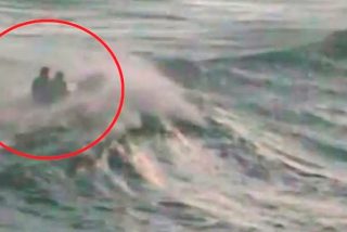 As&iacute; arriesga su vida un polic&iacute;a espa&ntilde;ol para salvar a una inmigrante de morir ahogada