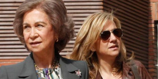 La Infanta Cristina intenta despistar en su reencuentro con la Familia Real