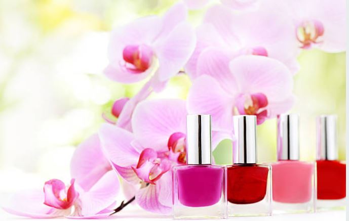 esmaltes florales para uñas