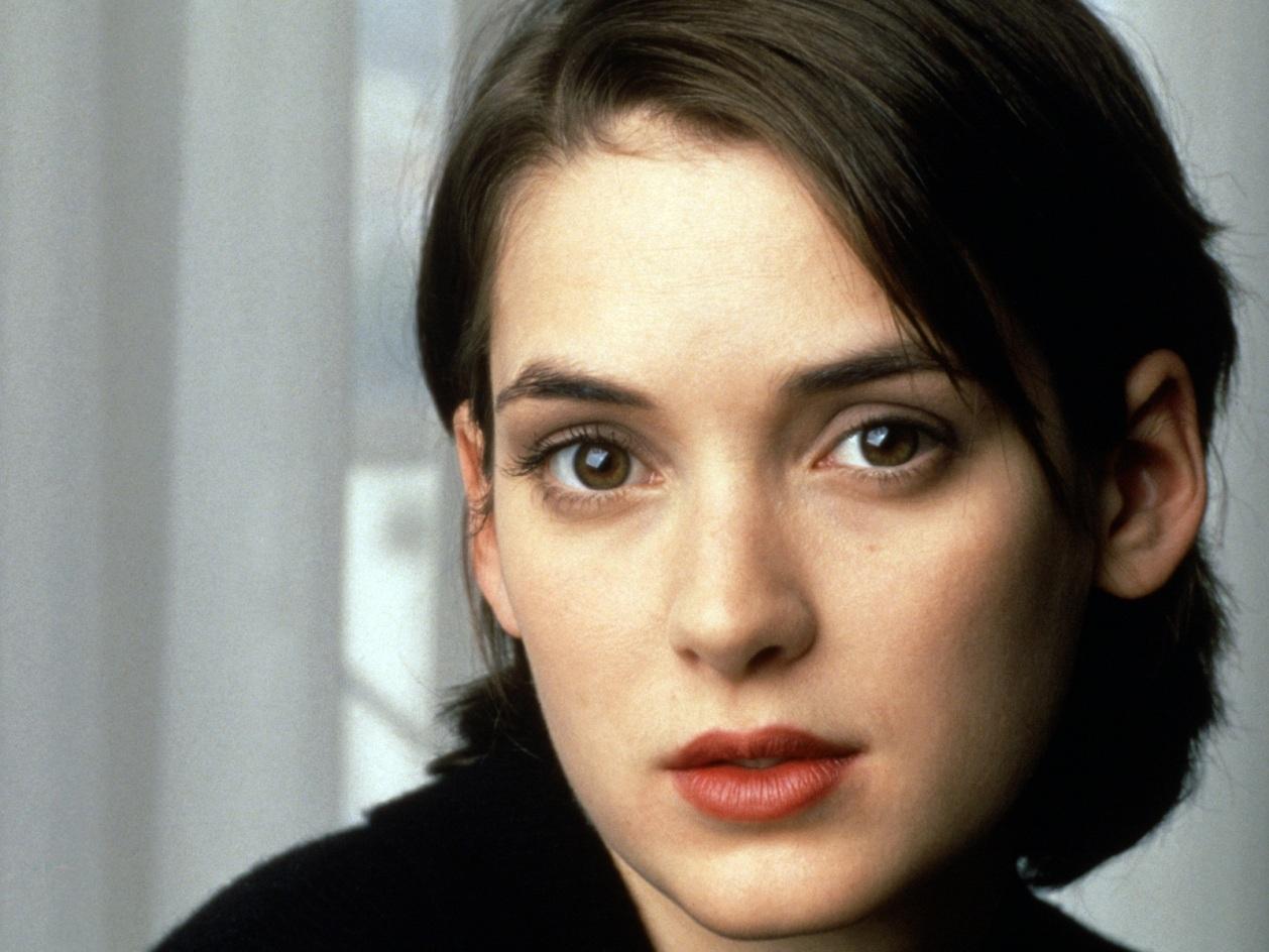 &iquest;Sabes c&oacute;mo Winona Ryder ha recuperado su sitio en el universo fashion?